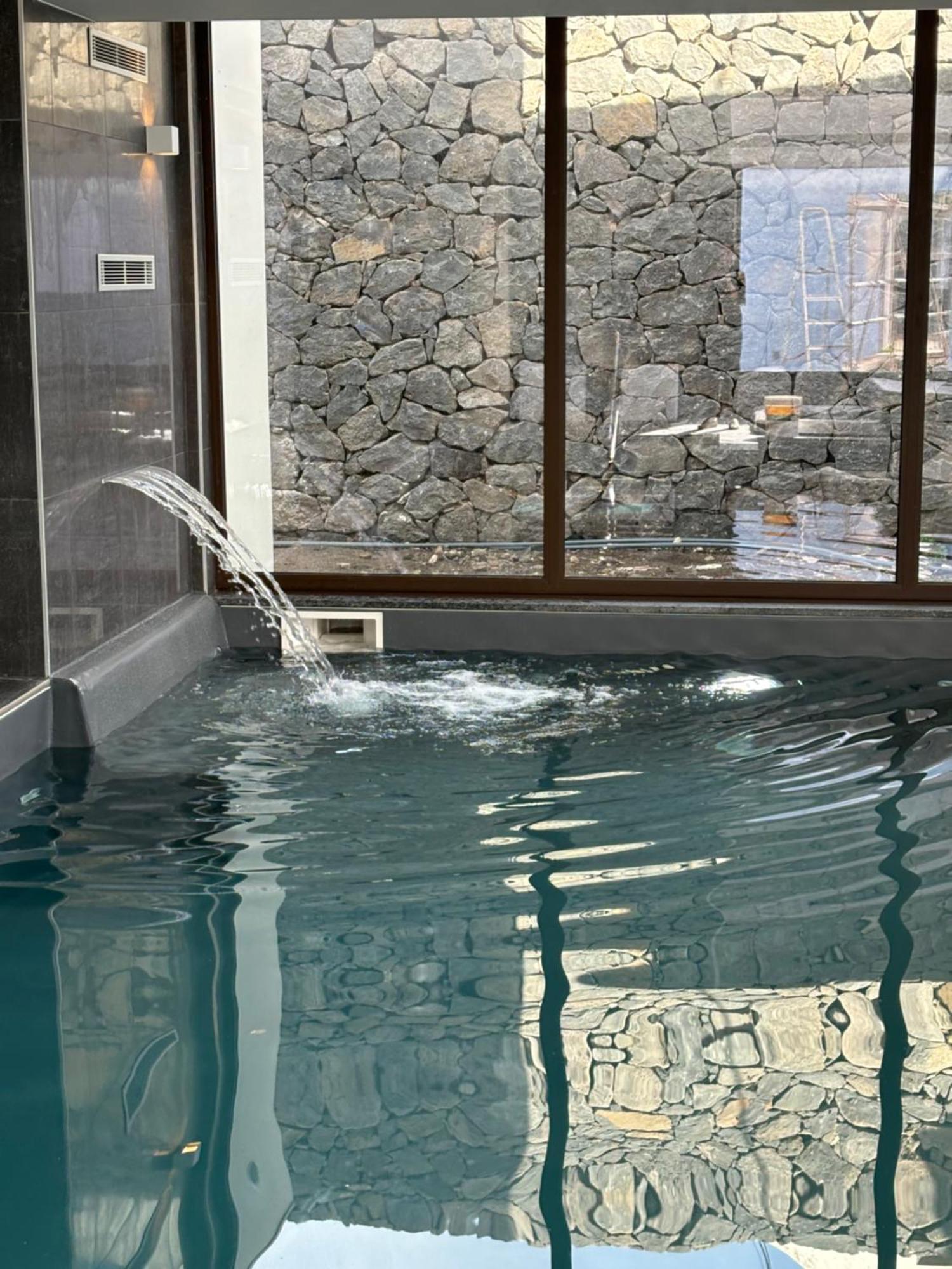 Hotel Azores Book